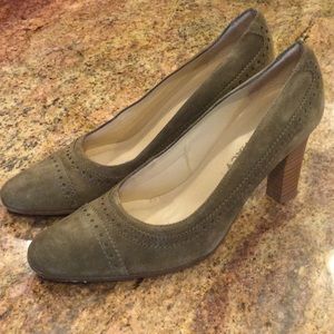 Ellen Tracy Suede Pumps